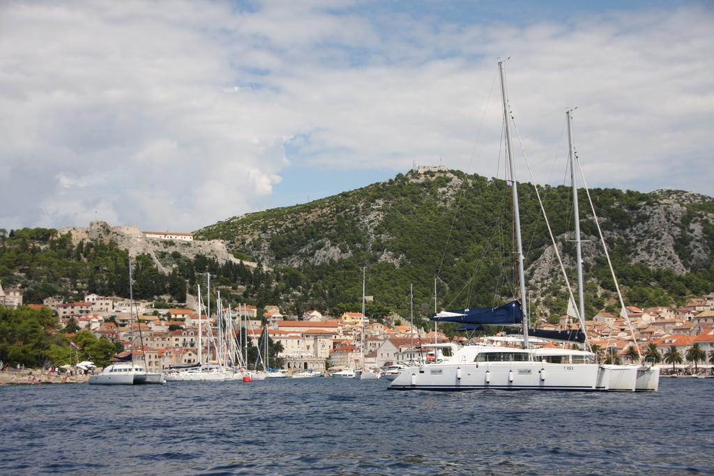 Apartments Nikolina Hvar Town Exterior photo